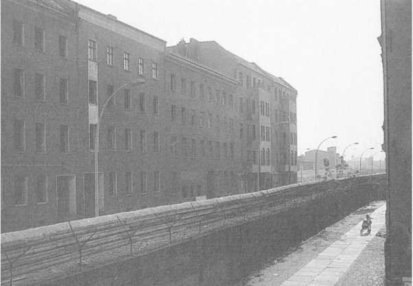 Berlin Wall KoolhaasNaamloos.png