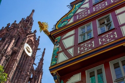 Frankfurt Neue Altstadt die-vielfarbigkeit-die-nicht